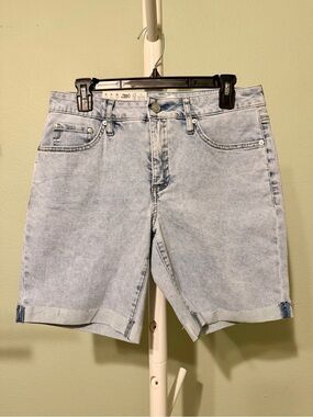 NWT Seven Light Wash Bermuda Shorts
